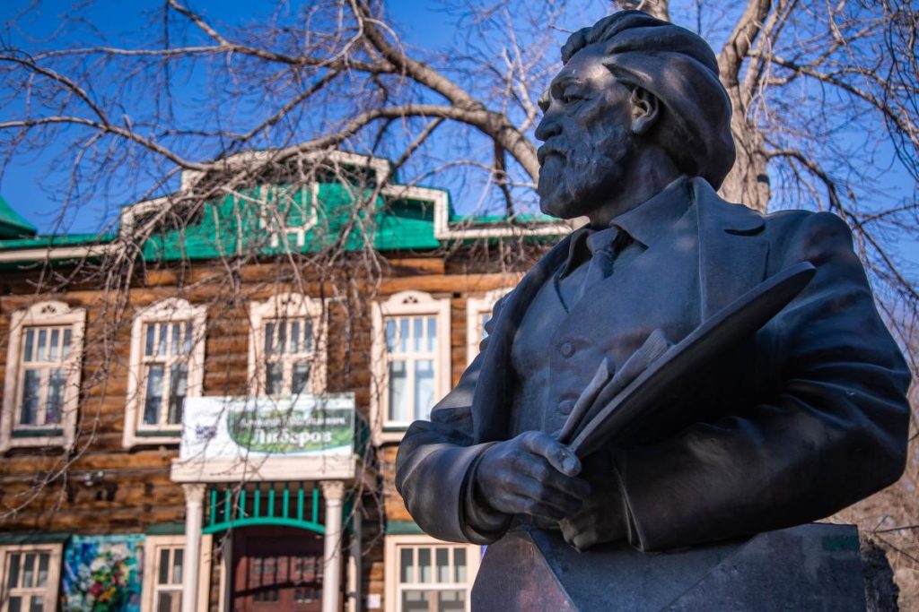 В центре Омска стоит дом, сошедший со страниц русских сказок. Что здесь было?