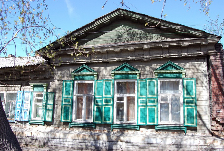 Почти античный храм из дерева в центре Омска. Что здесь было? Фото: vk.com/voopik.omsk