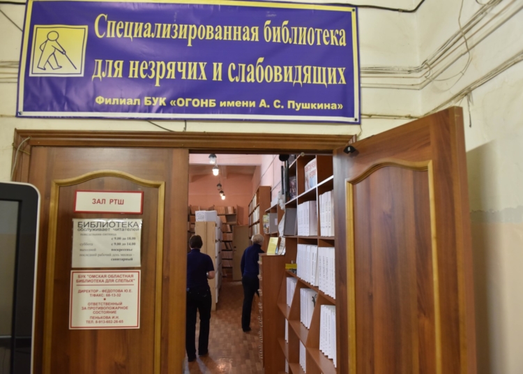 Омичи записывают аудиокниги для слепых. Мы узнали, как стать чтецом, и попробовали себя в деле