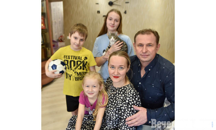 Футбол, домашняя «рысь» и английский язык: мама из Омска, которая всё успевает Фото: Сергей САПОЦКИЙ