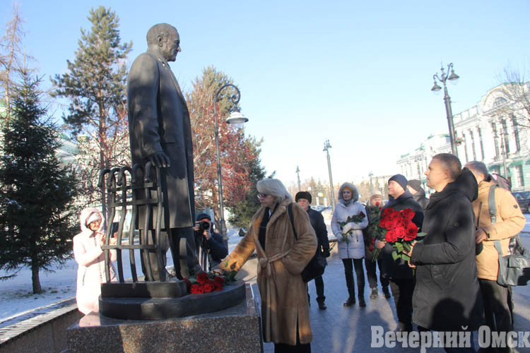 Меч короля и пропуск на встречу президентов. Что можно увидеть на омской выставке к 95-летию Михаила Ульянова Фото: Владимир КАЗИОНОВ