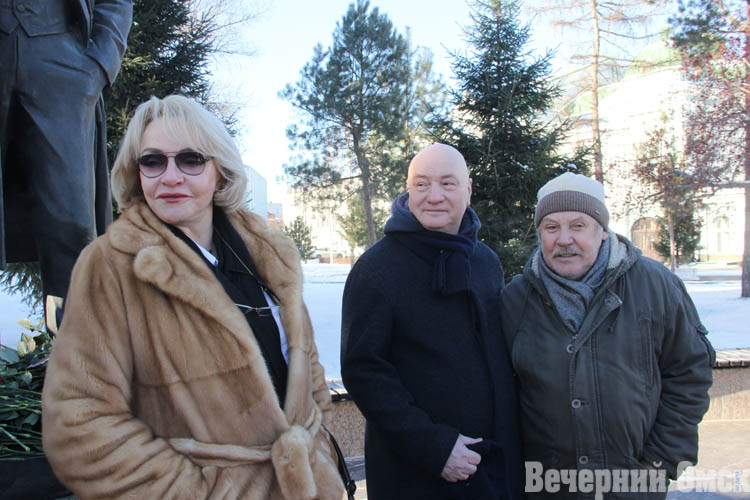 Меч короля и пропуск на встречу президентов. Что можно увидеть на омской выставке к 95-летию Михаила Ульянова