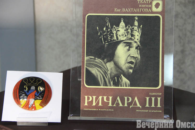 Меч короля и пропуск на встречу президентов. Что можно увидеть на омской выставке к 95-летию Михаила Ульянова