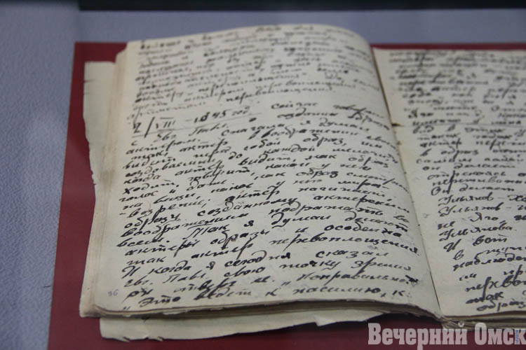 Меч короля и пропуск на встречу президентов. Что можно увидеть на омской выставке к 95-летию Михаила Ульянова