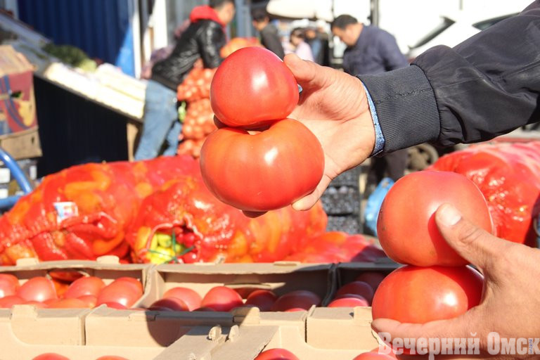 В Омской области подешевели смартфоны и подорожали помидоры Фото: Владимир КАЗИОНОВ