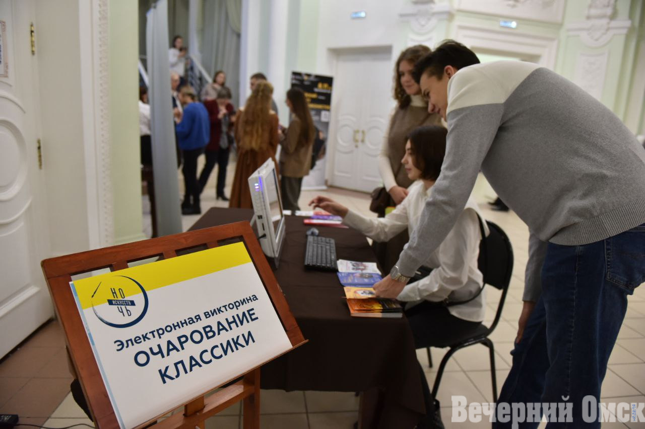 Огурцы от артистки и ситечко для художника: как прошла в Омске «Ночь искусств» (ФОТО)
