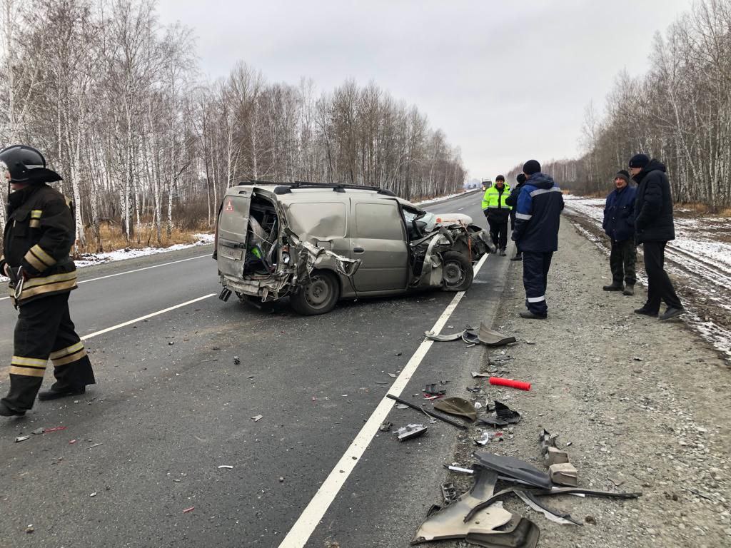 На «трассе смерти» под Омском в аварии с трактором пострадали люди Фото: УМВД России по Омской области