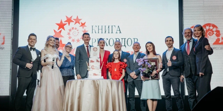 Самая длинная фата и тыц-тык по клавиатуре: 10 омичей, которые попали в Книгу рекордов России