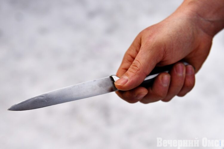В омском общежитии 50-летняя женщина ранила ножом соседку Фото: Сергей Сапоцкий
