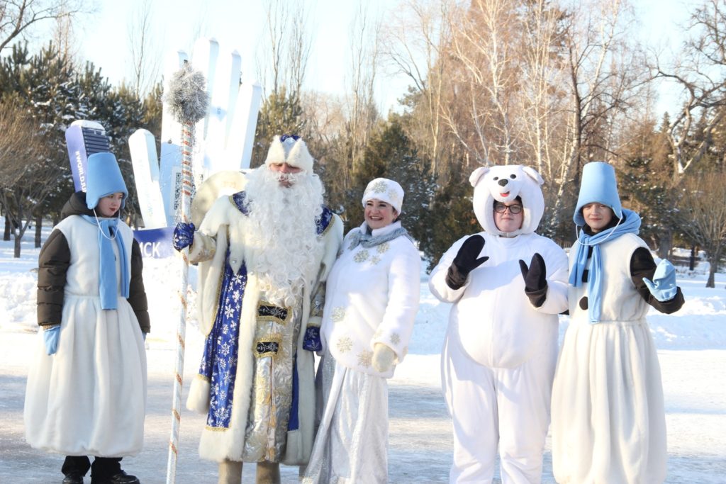 Огромный хоровод и много зайцев: в центре Омска прошли «ЗабавУШКИ»