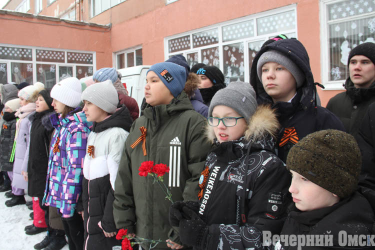 В омской школе № 44, где учился погибший герой Артём Салугин, открыли мемориальную доску (ФОТО)