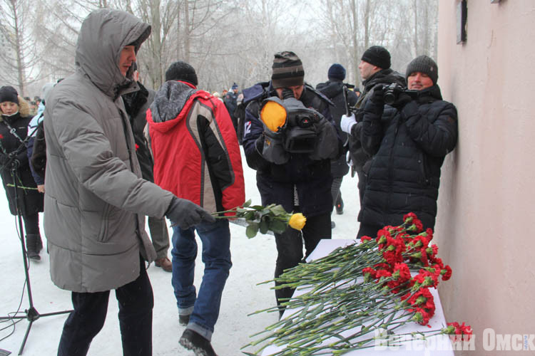 В омской школе № 44, где учился погибший герой Артём Салугин, открыли мемориальную доску (ФОТО)