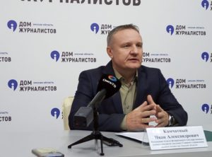 Омичи отказываются покупать живые новогодние елки