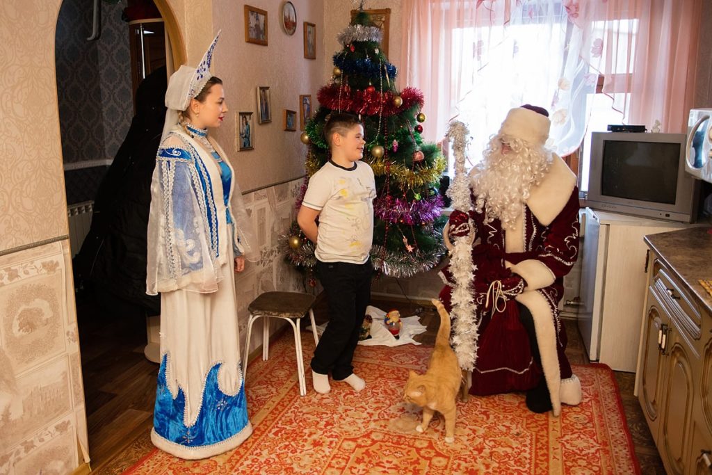 Дед Мороз в погонах исполнил мечту 9-летнего мальчика из Омской области