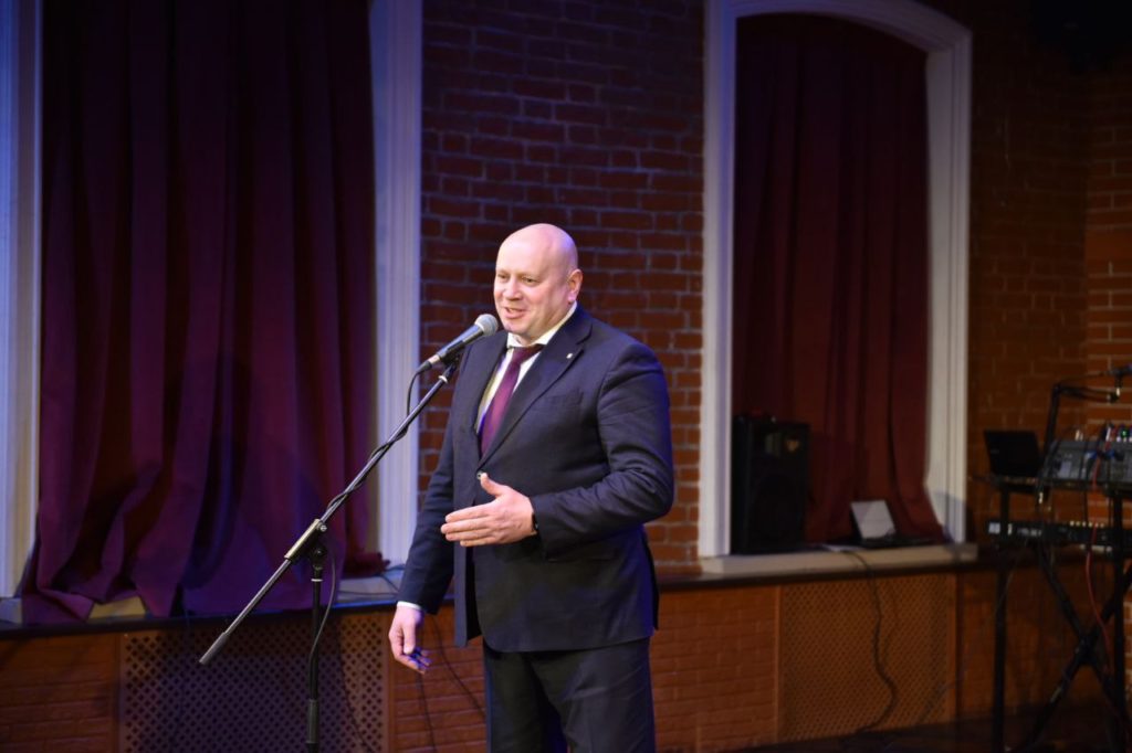 Мэр Сергей Шелест поблагодарил семьи участников СВО на концерте «Мы вместе»