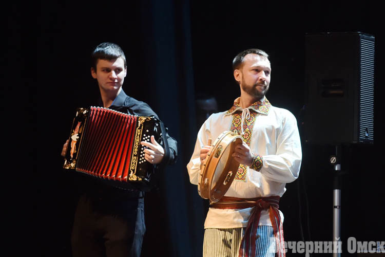 Гусли с акробатикой и балалайка под электронный бит: какой получилась омская «Академия русской культуры» (ФОТО)