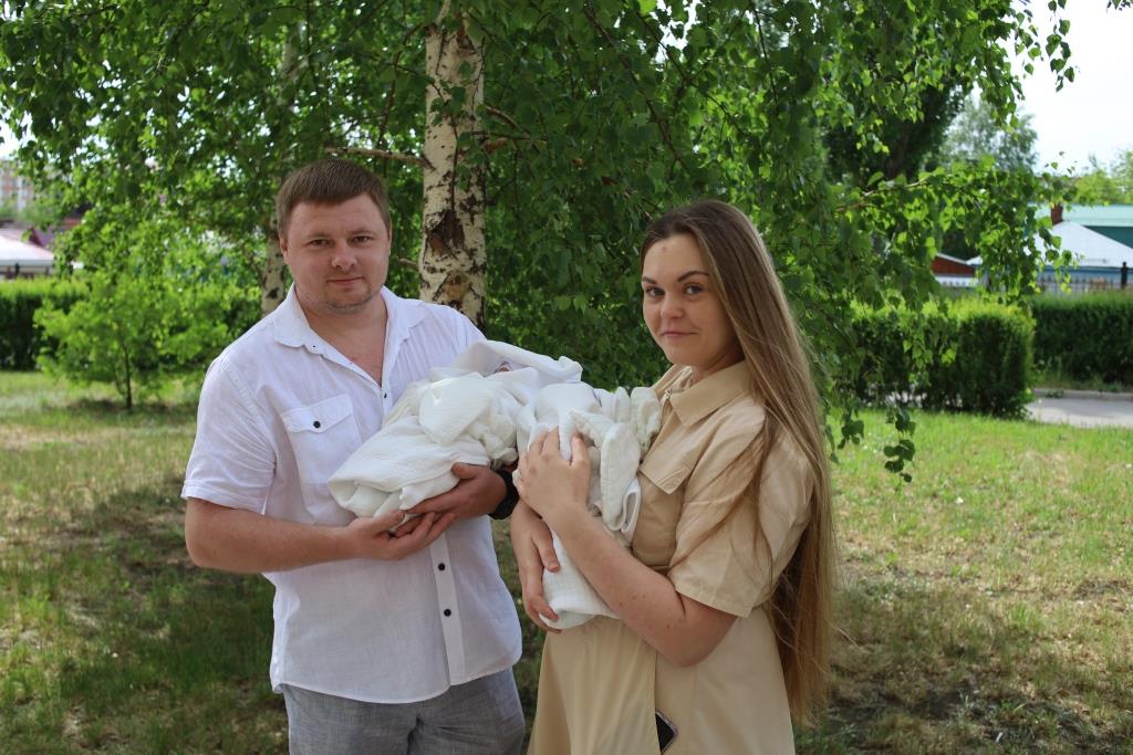 Омичка рассказала, как ей удалось бесплатно получить самое дорогое лекарство в мире для двойни Фото: личный архив Веры Курочкиной
