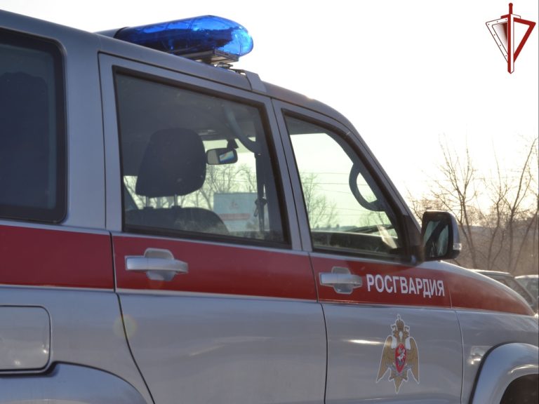 Мэр Омска Сергей Шелест поздравил росгвардейцев с профессиональным праздником Фото: пресс-служба Росгвардии Омской области