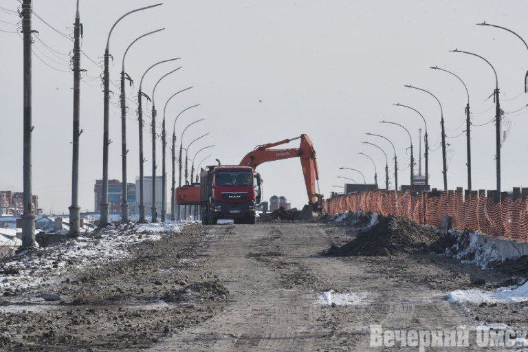 В Омске ограничат движение транспорта на подходе к Ленинградскому мосту Фото: Сергей Сапоцкий