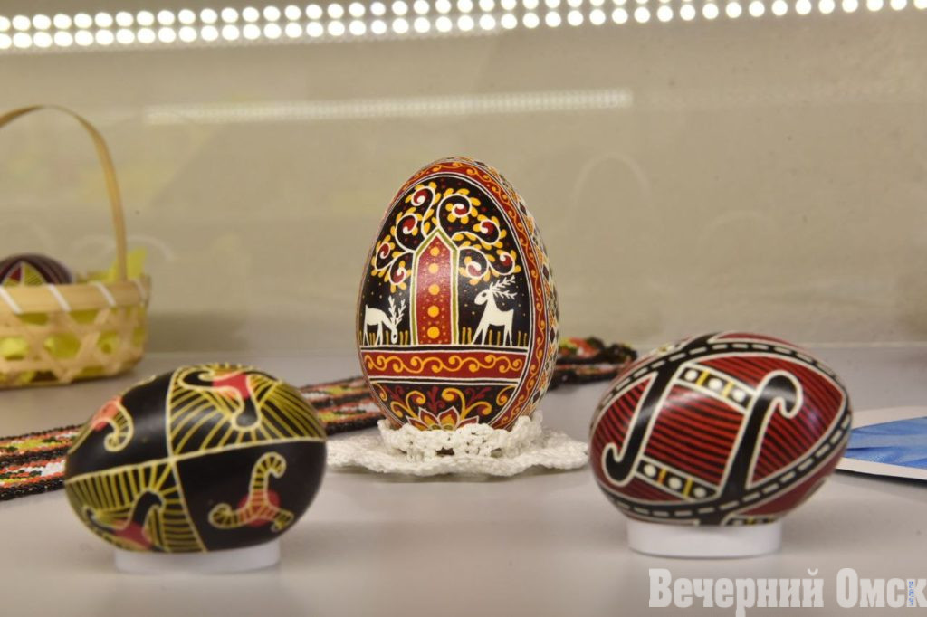 Пасха к нам приходит: в Омске открылась выставка семейной династии мастеров (ФОТО)