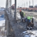 Ежедневно на Ленинградском мосту работает 30–40 человек Фото: Сергей САПОЦКИЙ