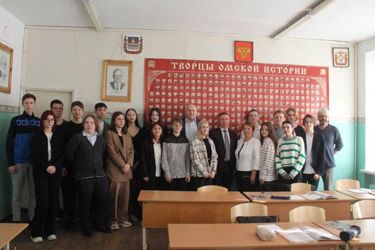 Мэр Омска Сергей Шелест подписал соглашение с меценатом школы №33 (ФОТО)