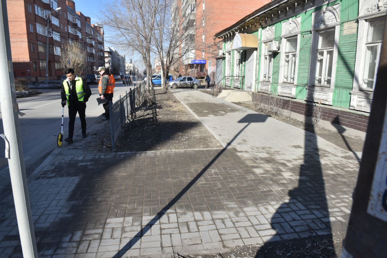 В Омске комиссия проверяет состояние гарантийных дорог, чтобы заставить подрядчиков устранить дефекты (ФОТО)