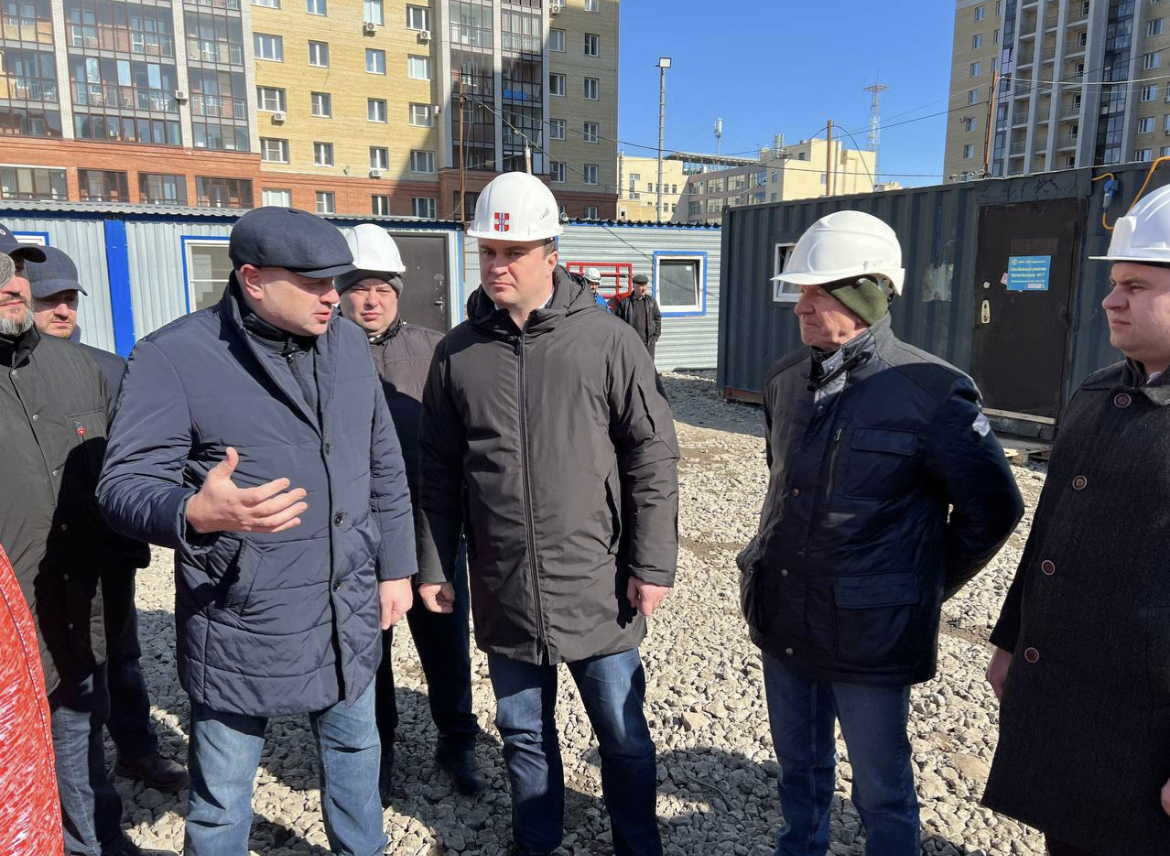 Виталий Хоценко и Сергей Шелест проконтролировали строительство новой школы в микрорайоне «Серебряный берег» Фото: t.me/HocenkoVP