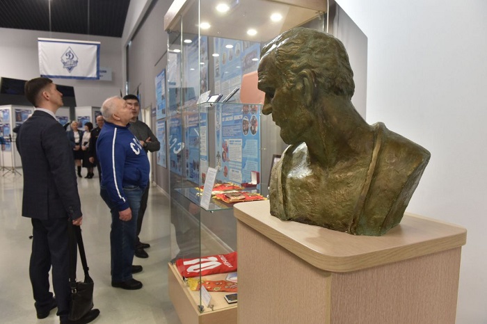 Чемпионский пояс Пушницы, нож путешественника и женщины, игравшие в хоккей в начале прошлого века: в Омске открылась выставка «Динамо» – 100 лет побед»