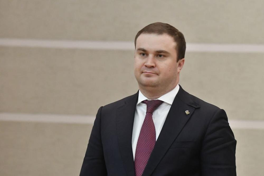 Виталий Хоценко потребовал давать ответ на обращения граждан в соцсетях не позднее двух часов Фото: omskportal.ru