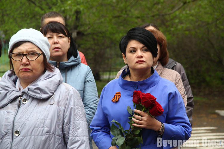 В Омске установили мемориальную доску Адилхану Киниспаеву, погибшему в зоне СВО (ФОТО)