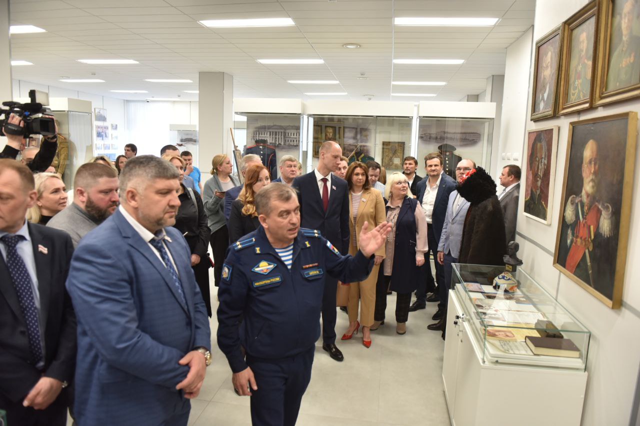 В Омском кадетском корпусе прошло выездное заседание горсовета (ФОТО)