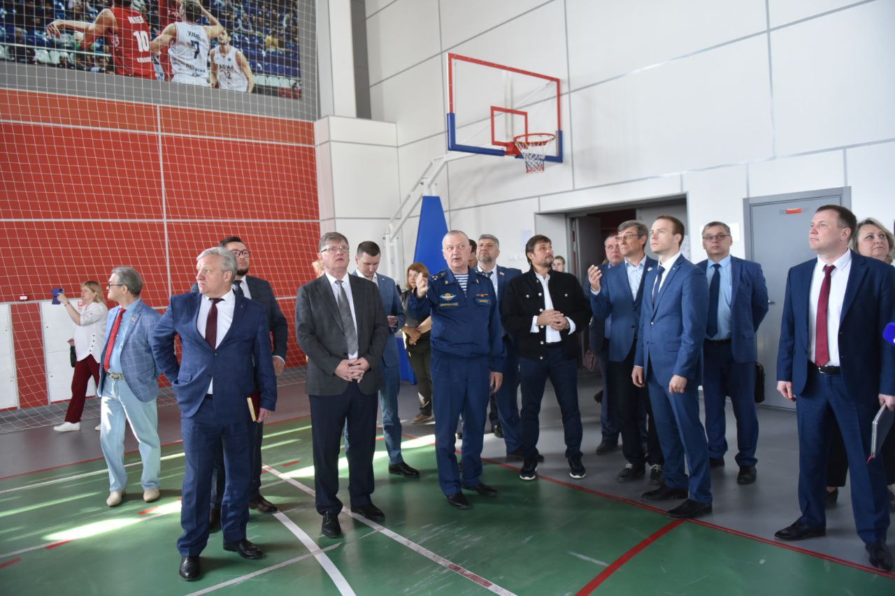 В Омском кадетском корпусе прошло выездное заседание горсовета (ФОТО)