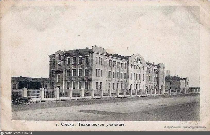 В нулевые здесь гремела «Атлантида», а что было в старинном здании на 100 лет раньше?