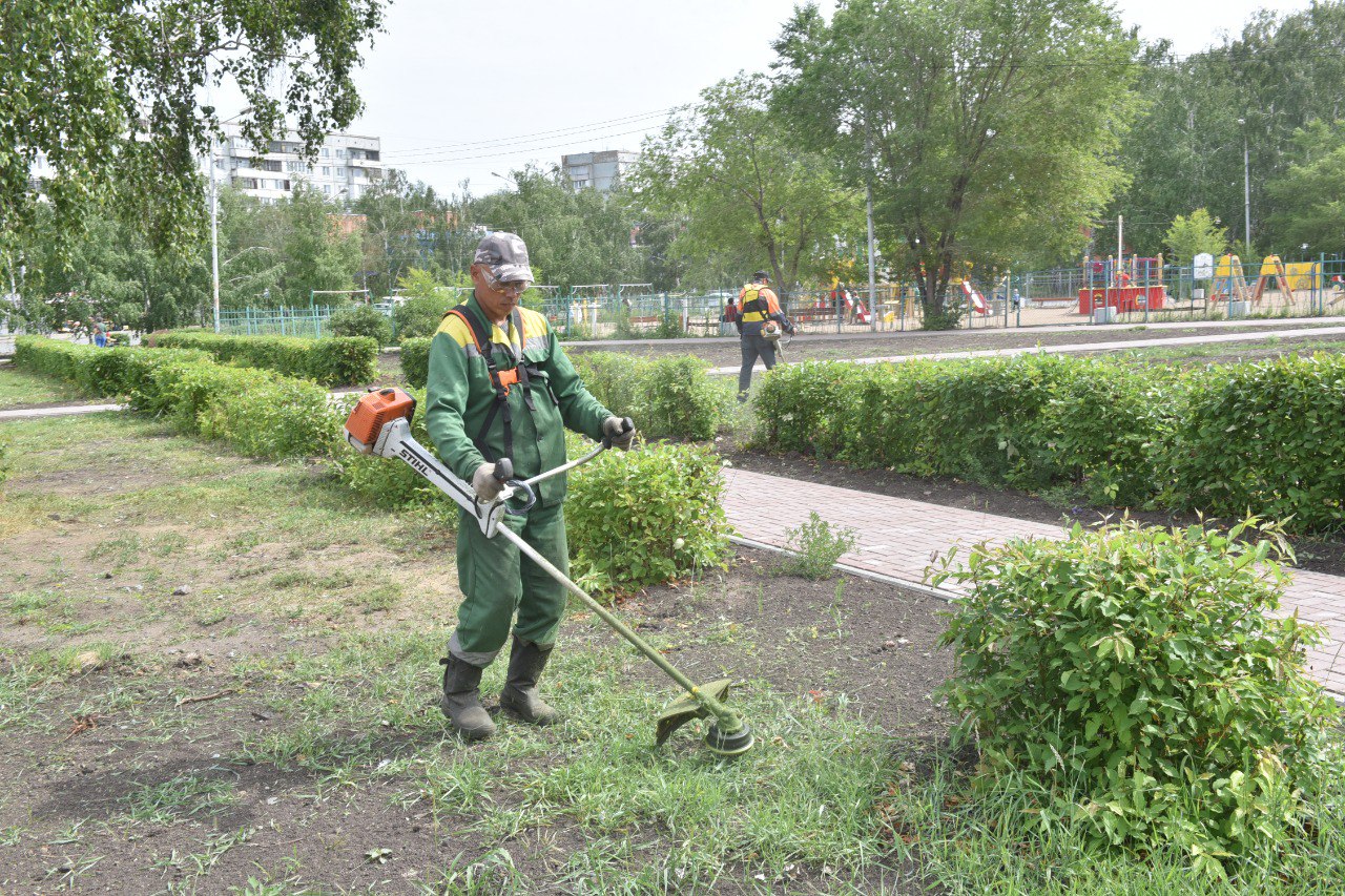 В омском микрорайоне Московка-2 завершается благоустройство сквера «Территория детства» и улицы Моторной