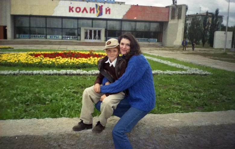 «Ракета» в «Тополином» и «Колизей»: как выглядел Левый берег в 90-е. Рассматриваем архивные фото