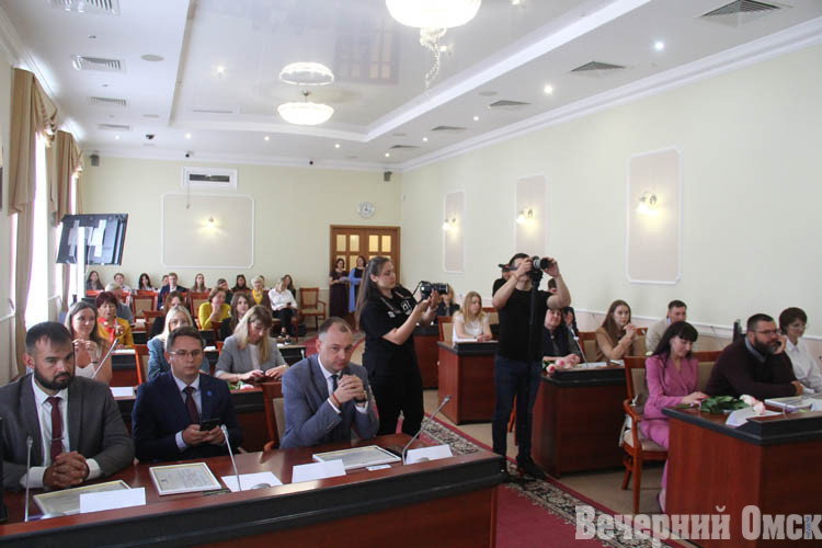 Светить, вдохновлять, созидать: шесть молодых наставников в Омске удостоились премии мэра