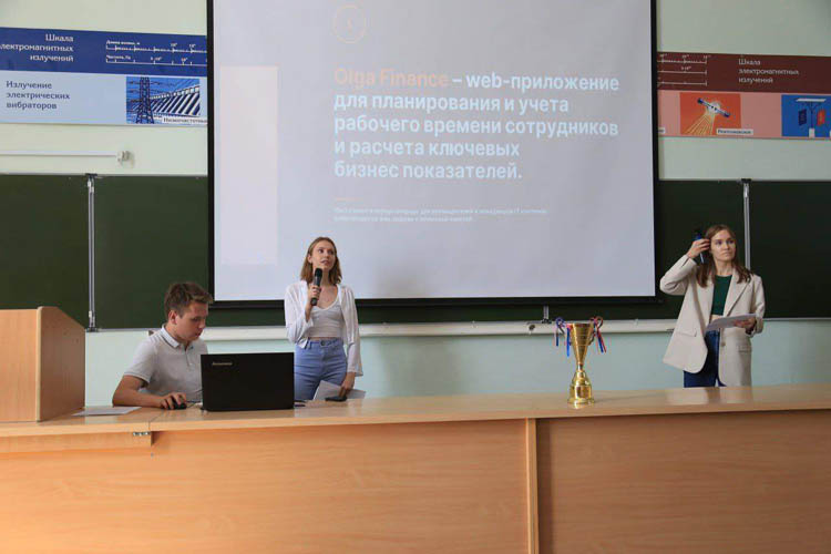 Студенты делают интерактивные карты и путеводители в IT-лаборатории омского вуза. Этим выпускникам рады ведущие компании