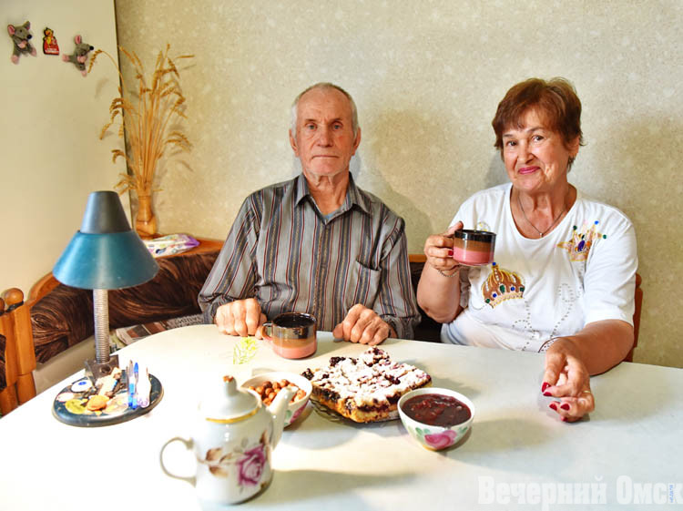 Школьная любовь и дорога в роддом со свадьбы: омичи прожили вместе 57 лет. Их история могла бы стать сценарием к фильму Фото: Сергей САПОЦКИЙ