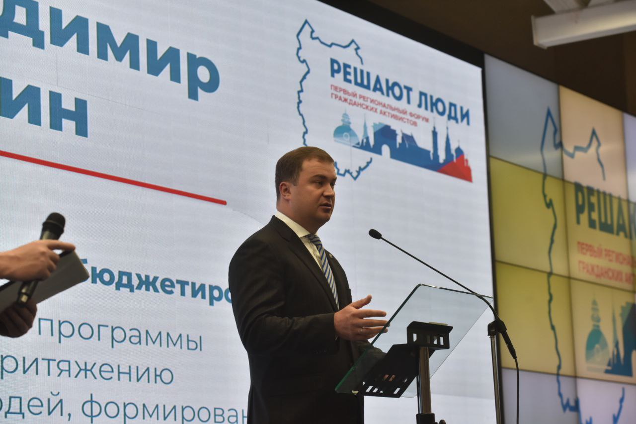 Глава региона Виталий Хоценко: сумма на благоустройство территорий в Омской области увеличится до миллиарда рублей Фото: Сергей Сапоцкий