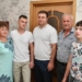 Глава Омской области Виталий Хоценко навестил участника СВО в Кормиловском районе Фото: t.me/HocenkoVP