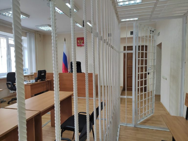 Бывшая жительница Тевриза три года добивается наказания для соседа, ударившего её ребёнка резиновым шлангом Фото: Анна Веселовская