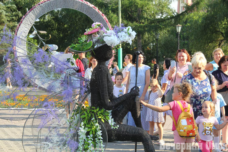 Самой большой композицией на омской «Флоре» стало Дерево жизни