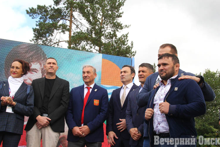 В Омске открыли Аллею олимпийских чемпионов