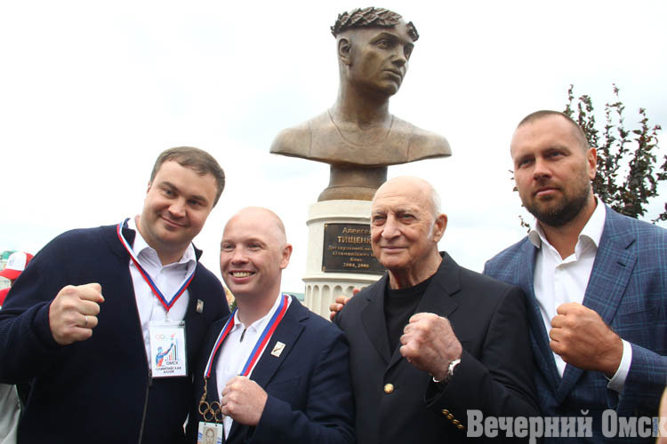 В Омске открыли Аллею олимпийских чемпионов