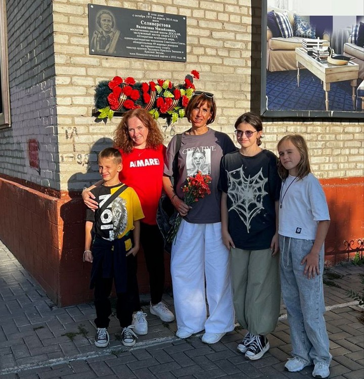 Прыжок с парашютом в 70 лет и 6 тысяч прыжков на семью: рассказываем о доблестных воспитанниках омского аэроклуба