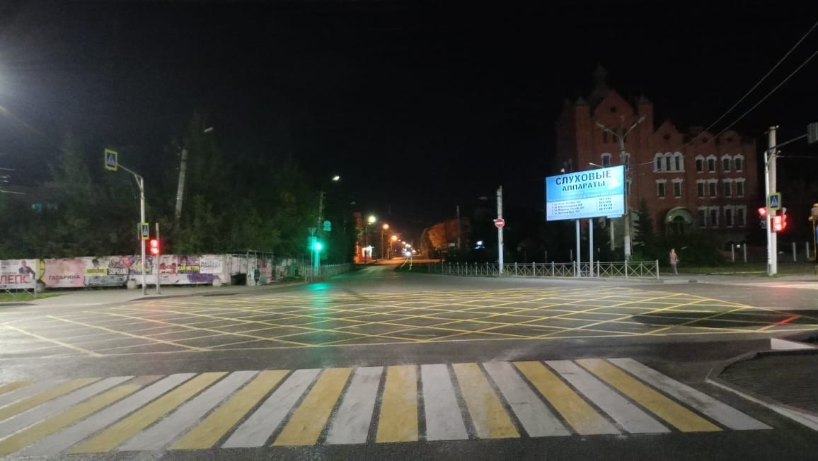 В Омске нанесли «вафельную» разметку ещё на пяти перекрёстках