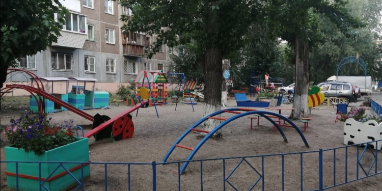 Образцовый дом в Лукьяновке, с которого соседи берут пример: рассказываем, как преобразилась многоэтажка на окраине Омска
