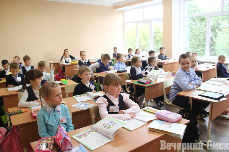 Мэр Омска Сергей Шелест посетил школу № 44, меценатом которой стал Максим Котовский
