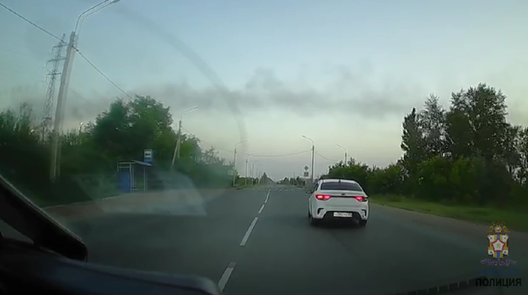 Пьяная омичка угнала машину, владелец которой оценил ущерб в 1 миллион рублей Фото: скриншот видео Омской полиции